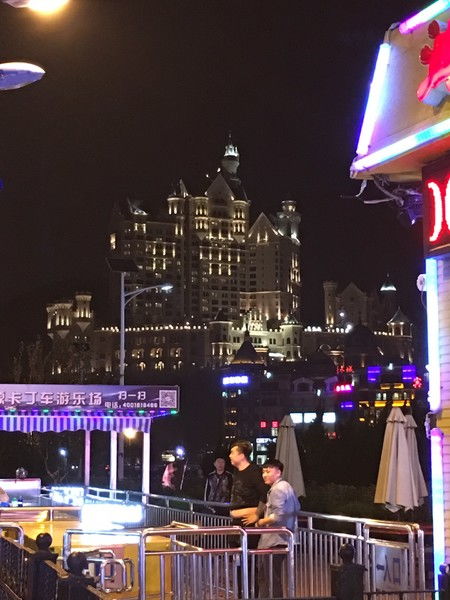 国庆大连行 游船喂海鸥,金石滩赶海,乘坐百年有轨电车,观看5d球幕电影,入住城堡酒店