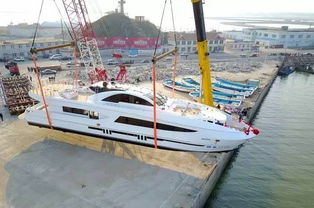 中国第一艘125英尺的超级豪华游艇在大连下水试航,简直太酷炫了