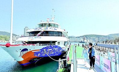 "老虎滩"号游船"五一"试运行