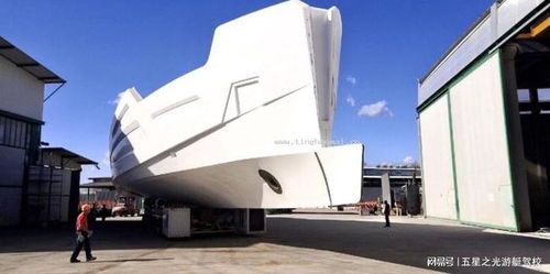 春节期间又一艘超级游艇即将完工,这是一艘精品游艇造型时尚新颖